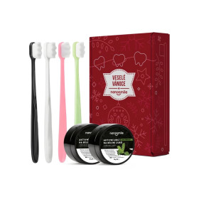 Vianočný darčekový set zubných kefiek a dvoch aktívnych uhlí na bielenie zubov