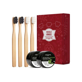 Vianočný darčekový set eko zubných kefiek a dvoch aktívnych uhlí na bielenie zubov